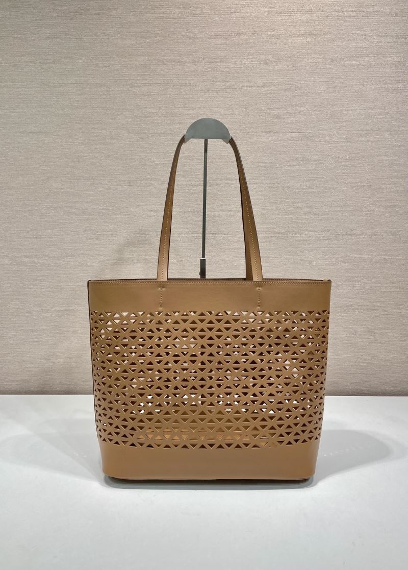 Pra*a tote bags